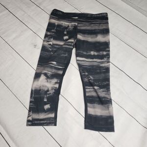 Under Armour cropped running pants small